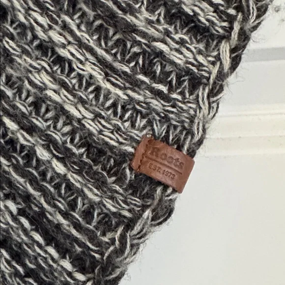 Roots Poncho - Picture 3 of 7